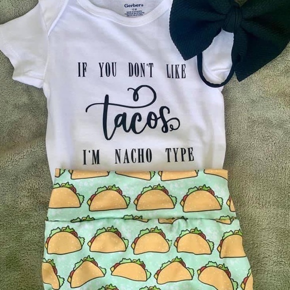 Custom Onesie, bummy & bow sets - Picture 4 of 5